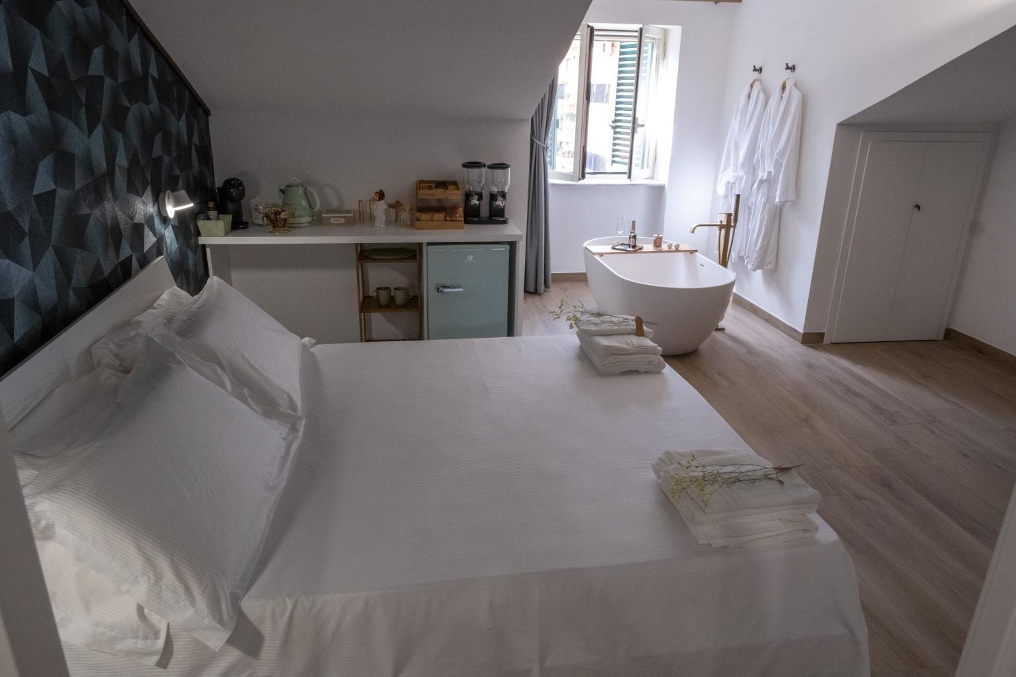 Coraline Deluxe Rooms Castellammare di Stabia Eksteriør billede